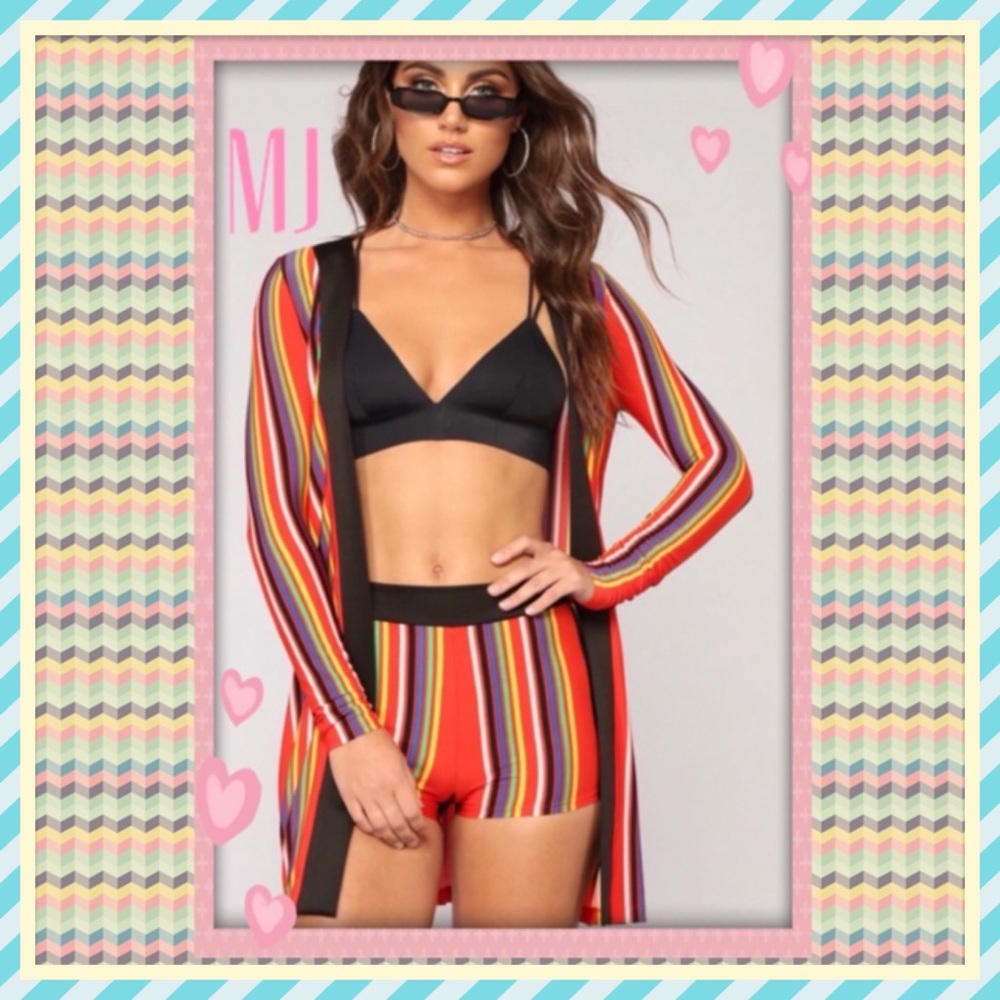 🎀New Stripe Short Set🎀 - Picture 2 of 4